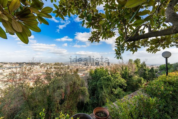 appartamento in vendita a Napoli in zona Capodimonte / Colli Aminei