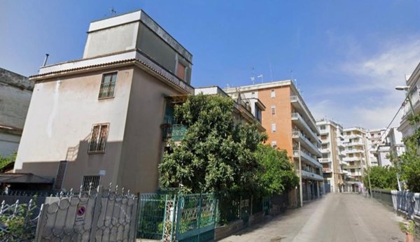 casa indipendente in vendita a Napoli in zona San Carlo all'Arena