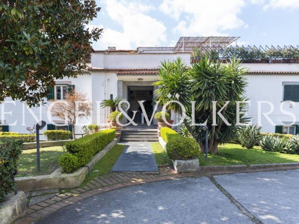 appartamento in vendita a Napoli in zona Posillipo