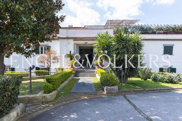 appartamento in vendita a Napoli in zona Posillipo