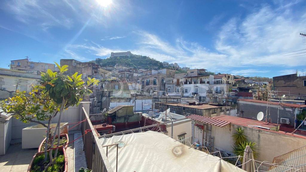 appartamento in vendita a Napoli in zona Mercato