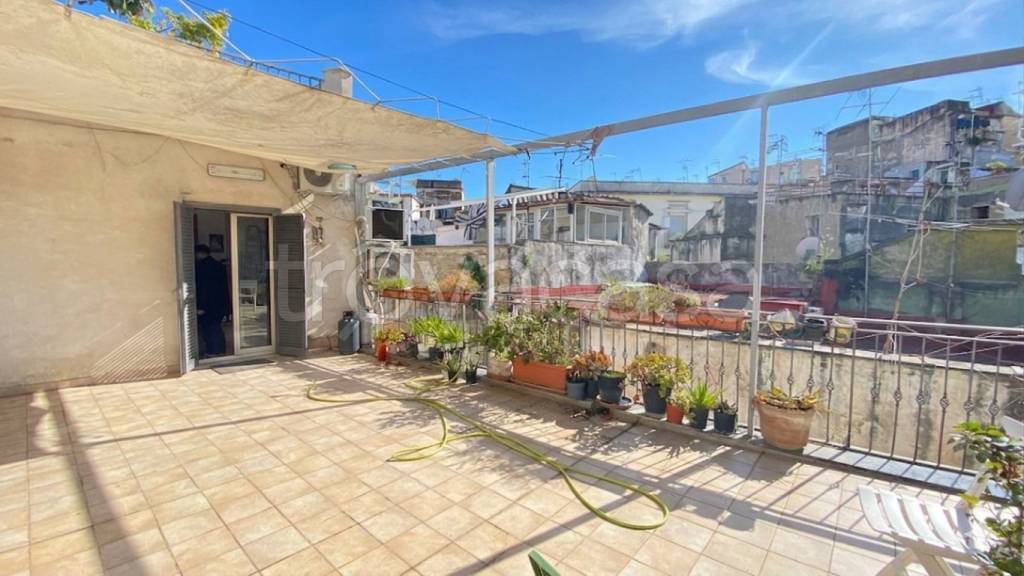 appartamento in vendita a Napoli in zona Mercato