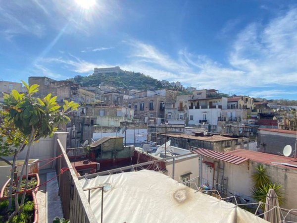 appartamento in vendita a Napoli in zona Mercato