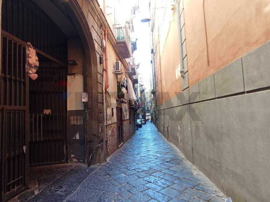 negozio in vendita a Napoli in zona San Lorenzo