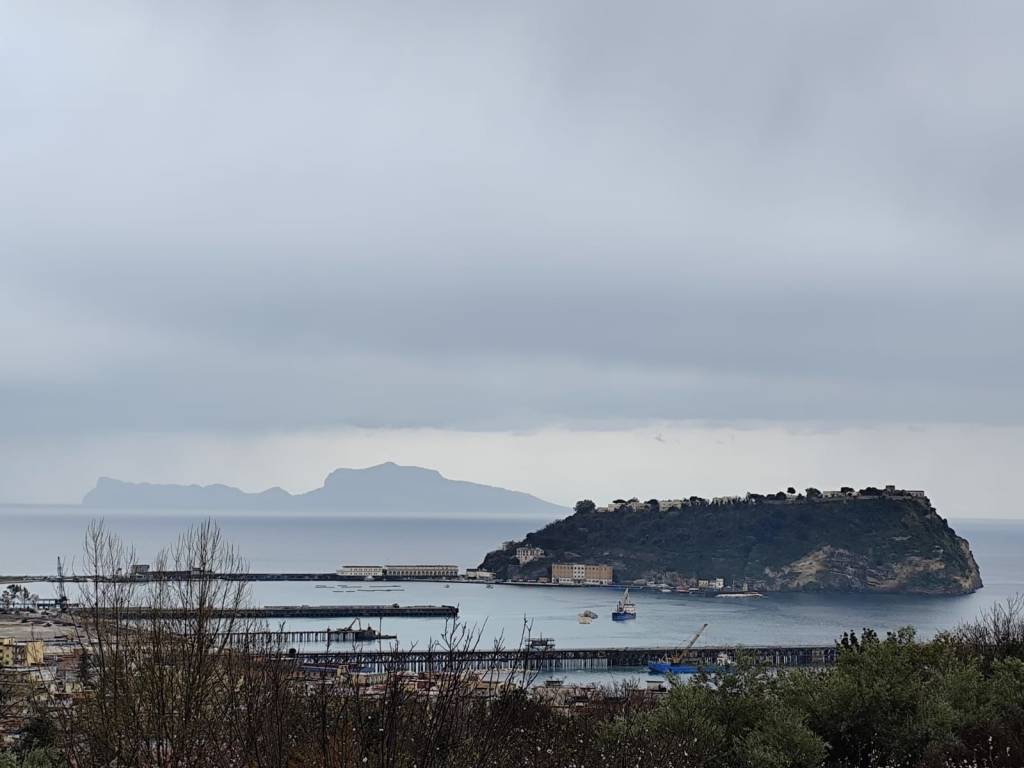 appartamento in vendita a Napoli in zona Bagnoli