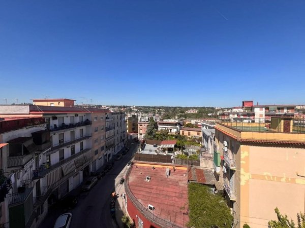 appartamento in vendita a Napoli in zona San Carlo all'Arena