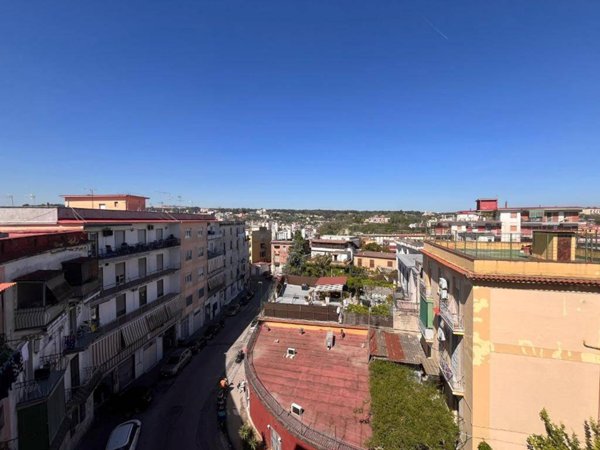 appartamento in vendita a Napoli in zona San Carlo all'Arena