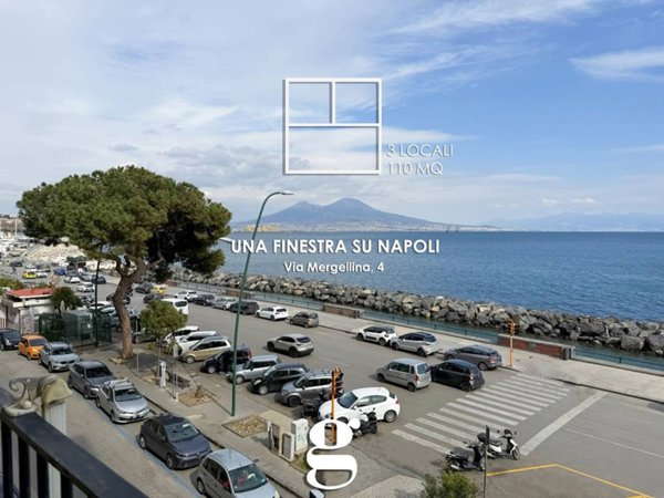 appartamento in vendita a Napoli in zona Chiaia