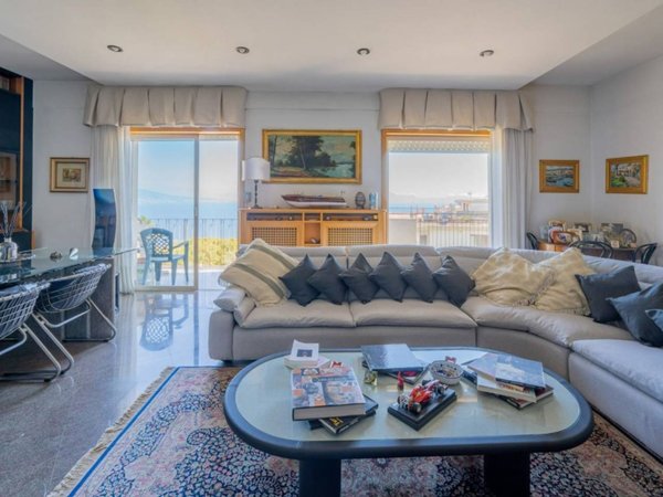 appartamento in vendita a Napoli in zona Posillipo