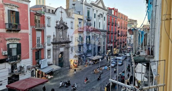 appartamento in vendita a Napoli in zona Stella