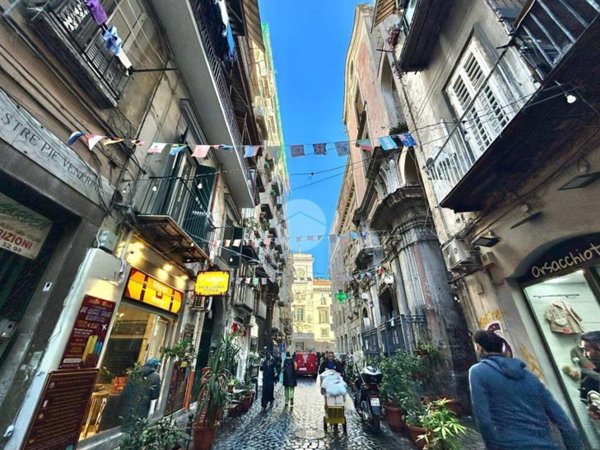 appartamento in vendita a Napoli in zona San Lorenzo
