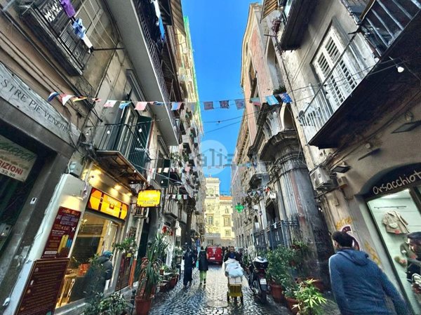 appartamento in vendita a Napoli in zona San Lorenzo