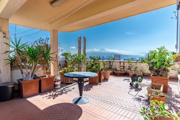 appartamento in vendita a Napoli in zona Stella