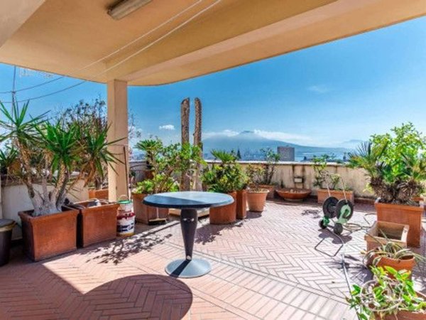 appartamento in vendita a Napoli in zona Stella