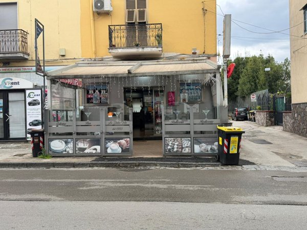 negozio in vendita a Napoli in zona Ponticelli