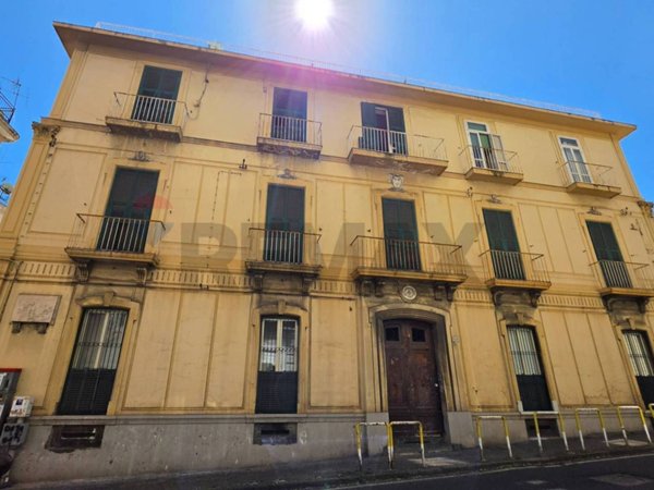 appartamento in vendita a Napoli in zona Chiaia