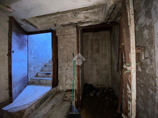 negozio in vendita a Napoli in zona Secondigliano