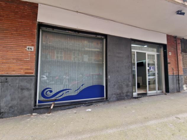 locale commerciale in vendita a Napoli in zona Capodichino
