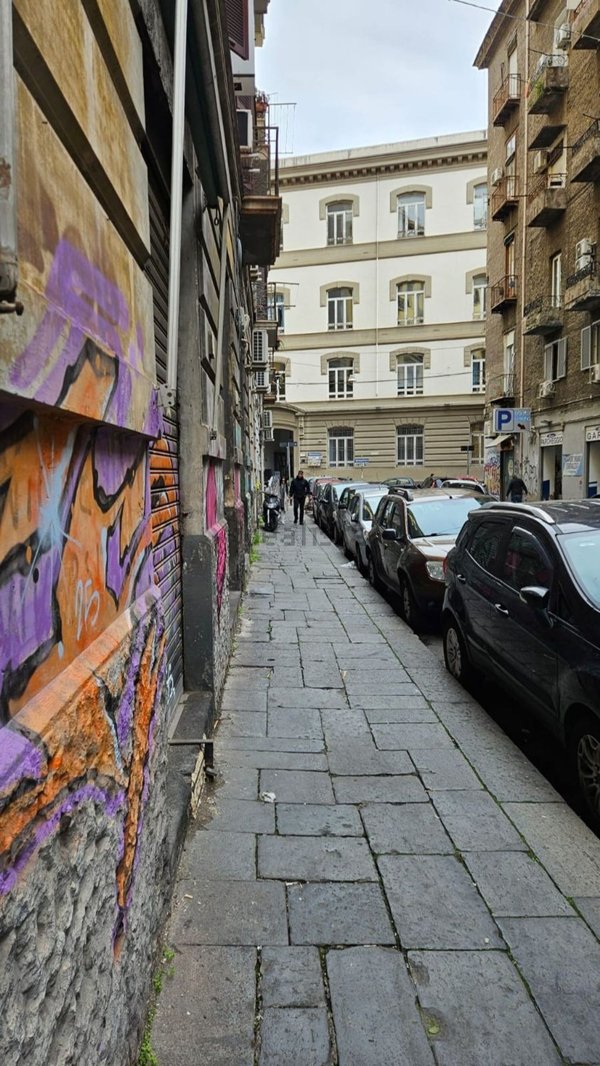 locale commerciale in vendita a Napoli