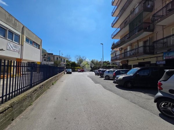 negozio in vendita a Napoli in zona Pianura