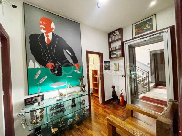 appartamento in vendita a Napoli in zona Chiaia