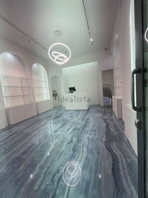 locale commerciale in vendita a Napoli