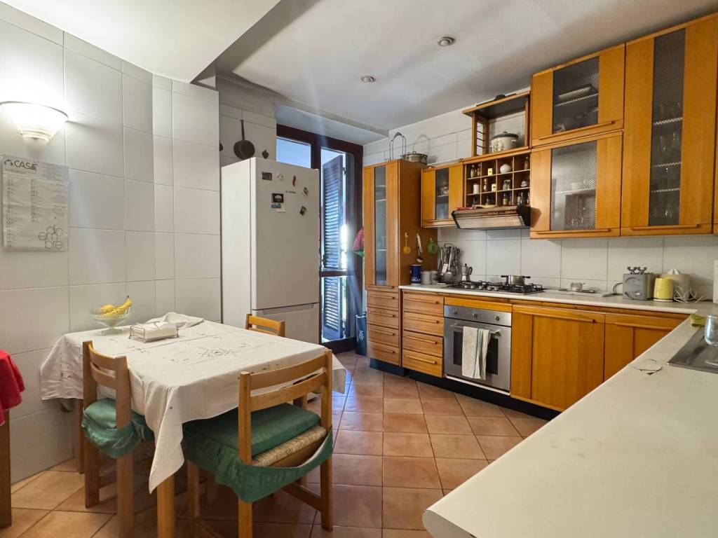 appartamento in vendita a Napoli in zona Chiaia