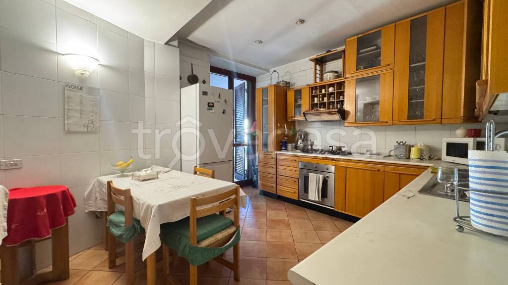 appartamento in vendita a Napoli in zona Chiaia