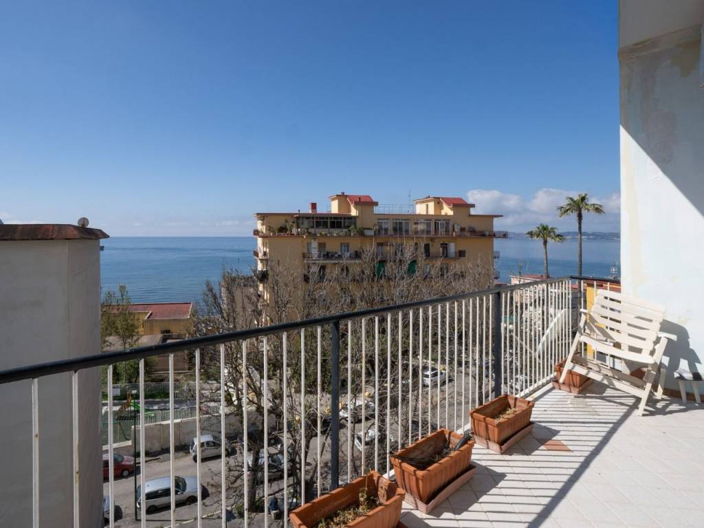 appartamento in vendita a Napoli in zona Bagnoli