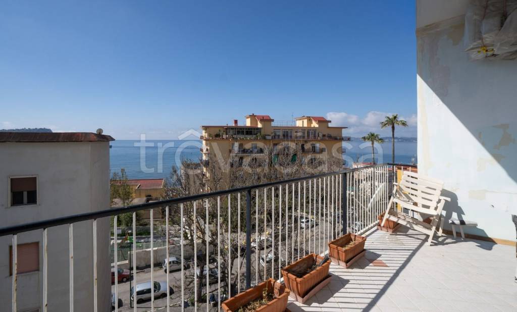 appartamento in vendita a Napoli in zona Bagnoli