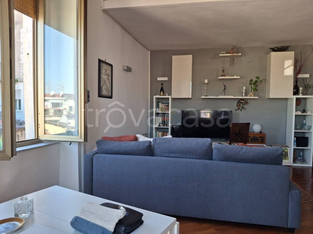 appartamento in vendita a Napoli in zona Stella