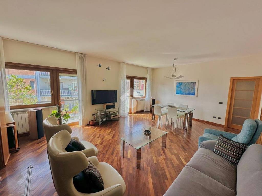 appartamento in vendita a Napoli in zona Arenella