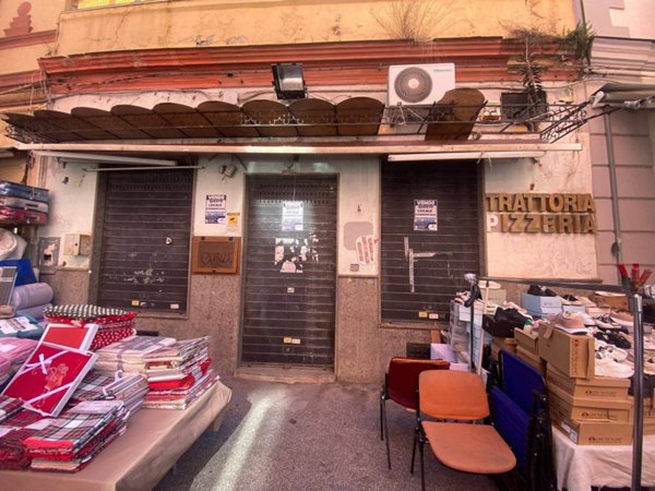 negozio in vendita a Napoli in zona Vomero