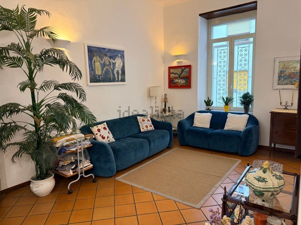 appartamento in vendita a Napoli in zona Chiaia