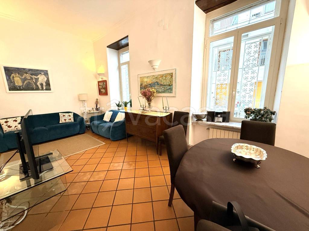appartamento in vendita a Napoli in zona Chiaia