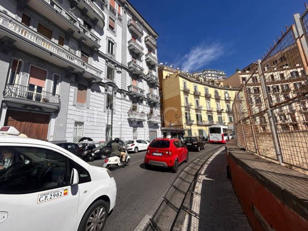 appartamento in vendita a Napoli in zona Chiaia