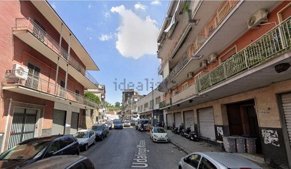 locale commerciale in vendita a Napoli in zona San Carlo all'Arena