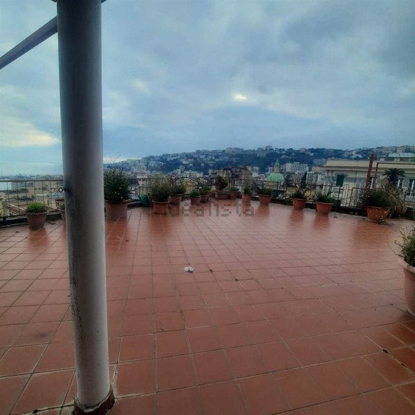 appartamento in vendita a Napoli in zona Chiaia