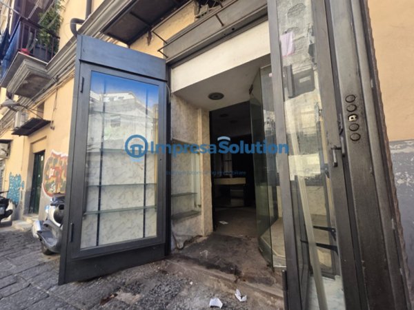 negozio in vendita a Napoli in zona Avvocata