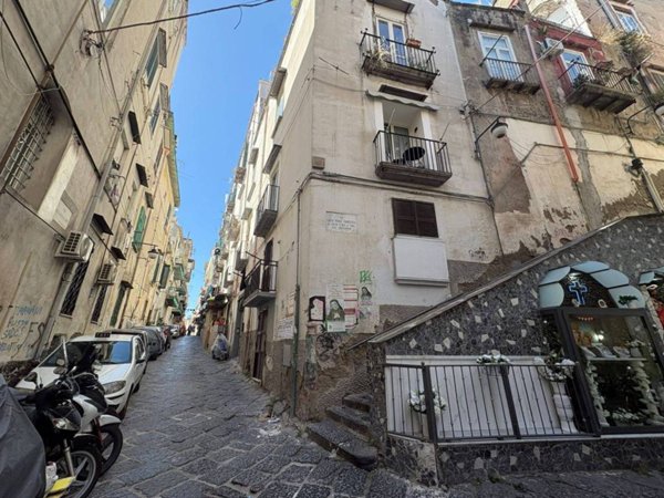 appartamento in vendita a Napoli in zona Stella