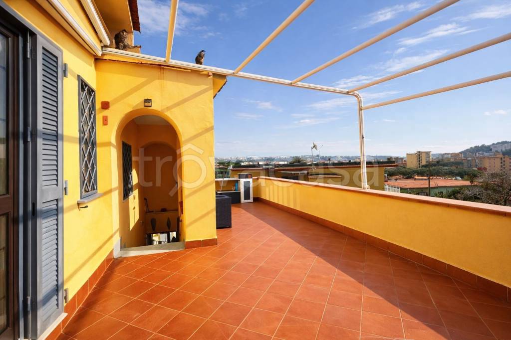 casa indipendente in vendita a Napoli in zona Soccavo