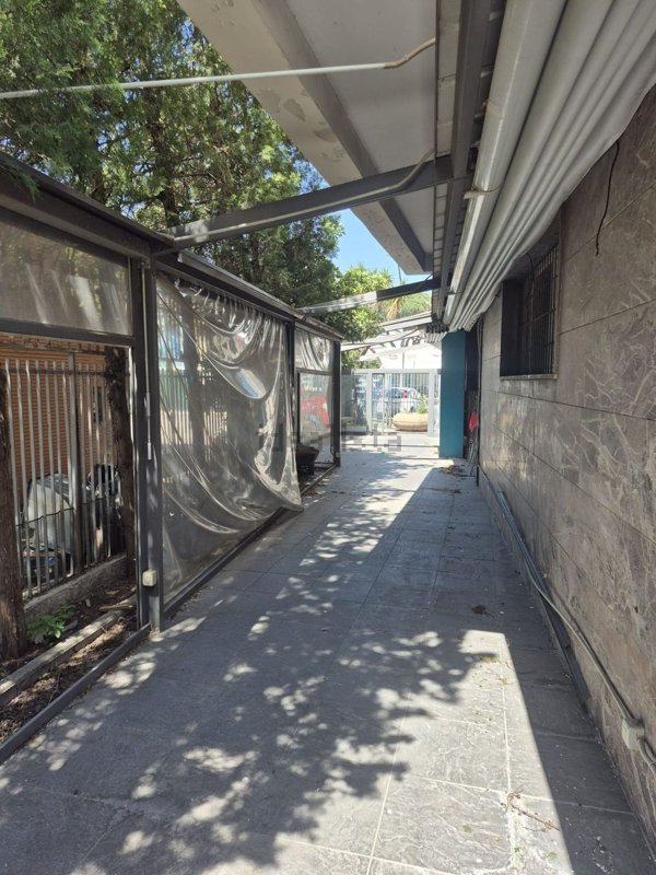 locale commerciale in vendita a Napoli in zona Fuorigrotta
