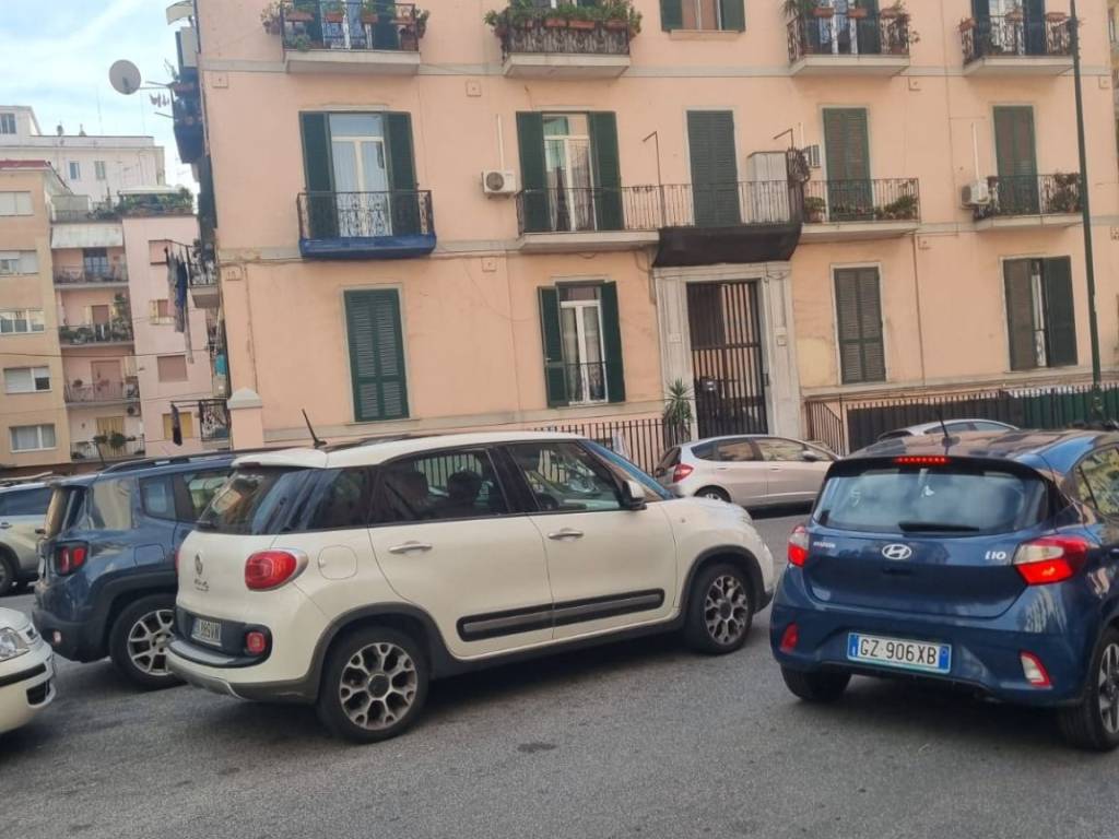 ufficio in vendita a Napoli in zona Vomero