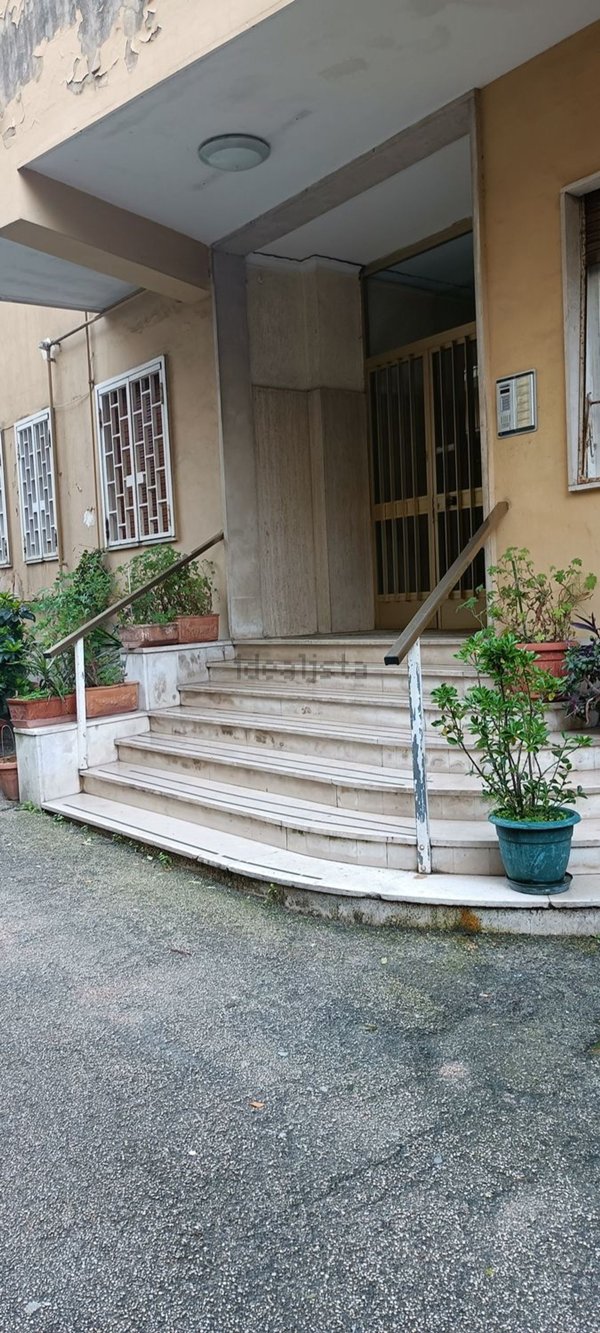 appartamento in vendita a Napoli in zona Arenella