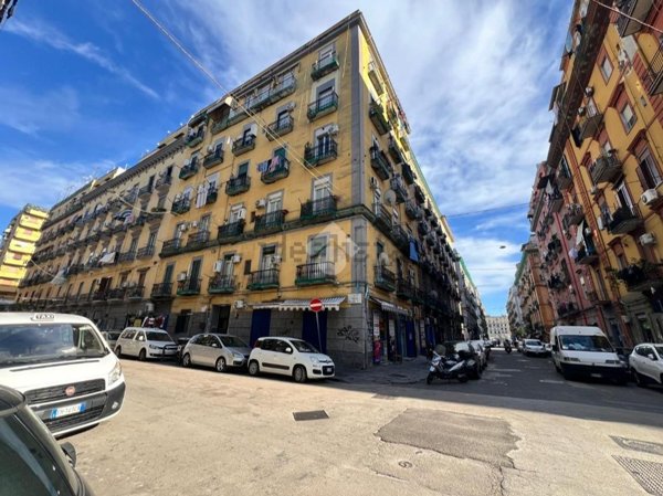locale di sgombero in vendita a Napoli in zona San Lorenzo