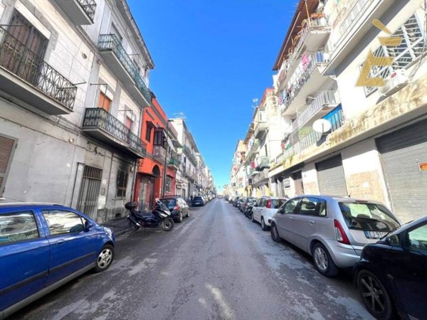 negozio in vendita a Napoli in zona Piscinola