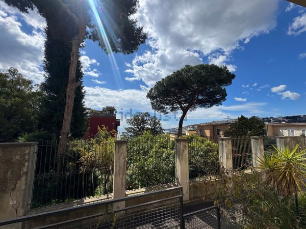 appartamento in vendita a Napoli in zona Chiaia