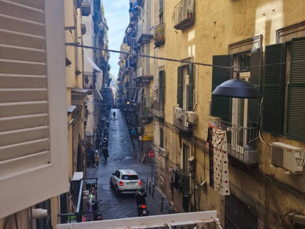 appartamento in vendita a Napoli in zona Chiaia