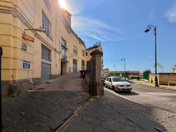 appartamento in vendita a Napoli in zona Chiaia