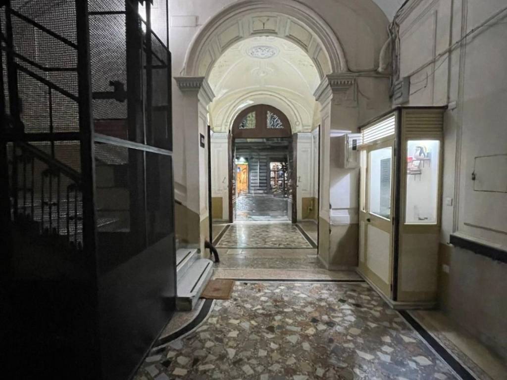 locale commerciale in vendita a Napoli